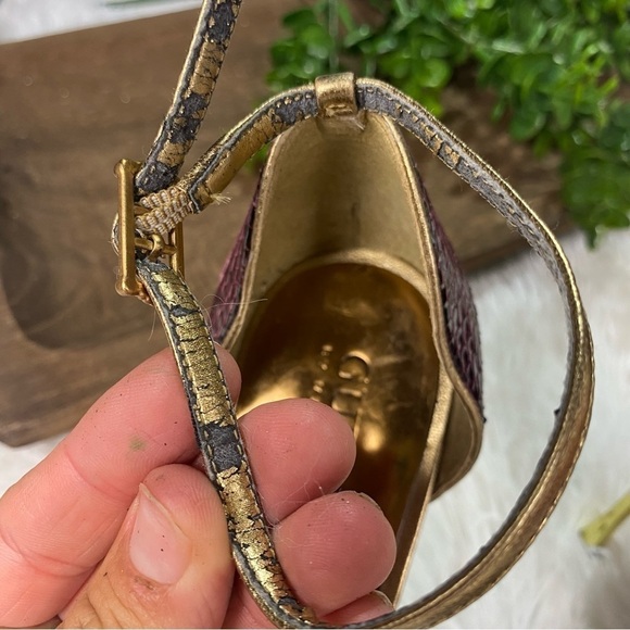 Guess gold colored maroon snakeskin buckle open toe stilettos heels 8 - Picture 3 of 9